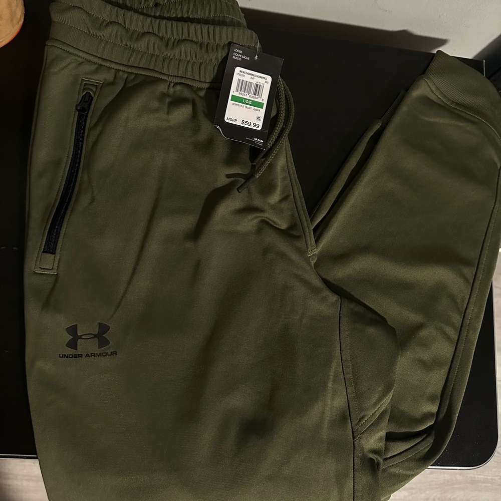 Sports style Under armor joggers olive color size L